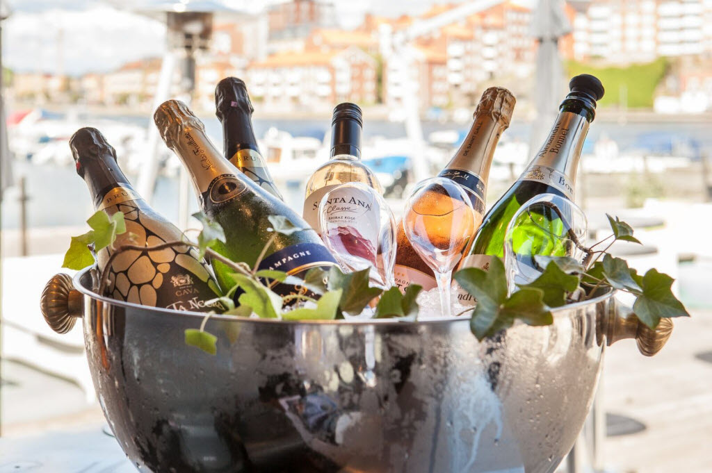 Foto: Jakob de Vries
0733-547 199
jakob@bestefar.se Bottles